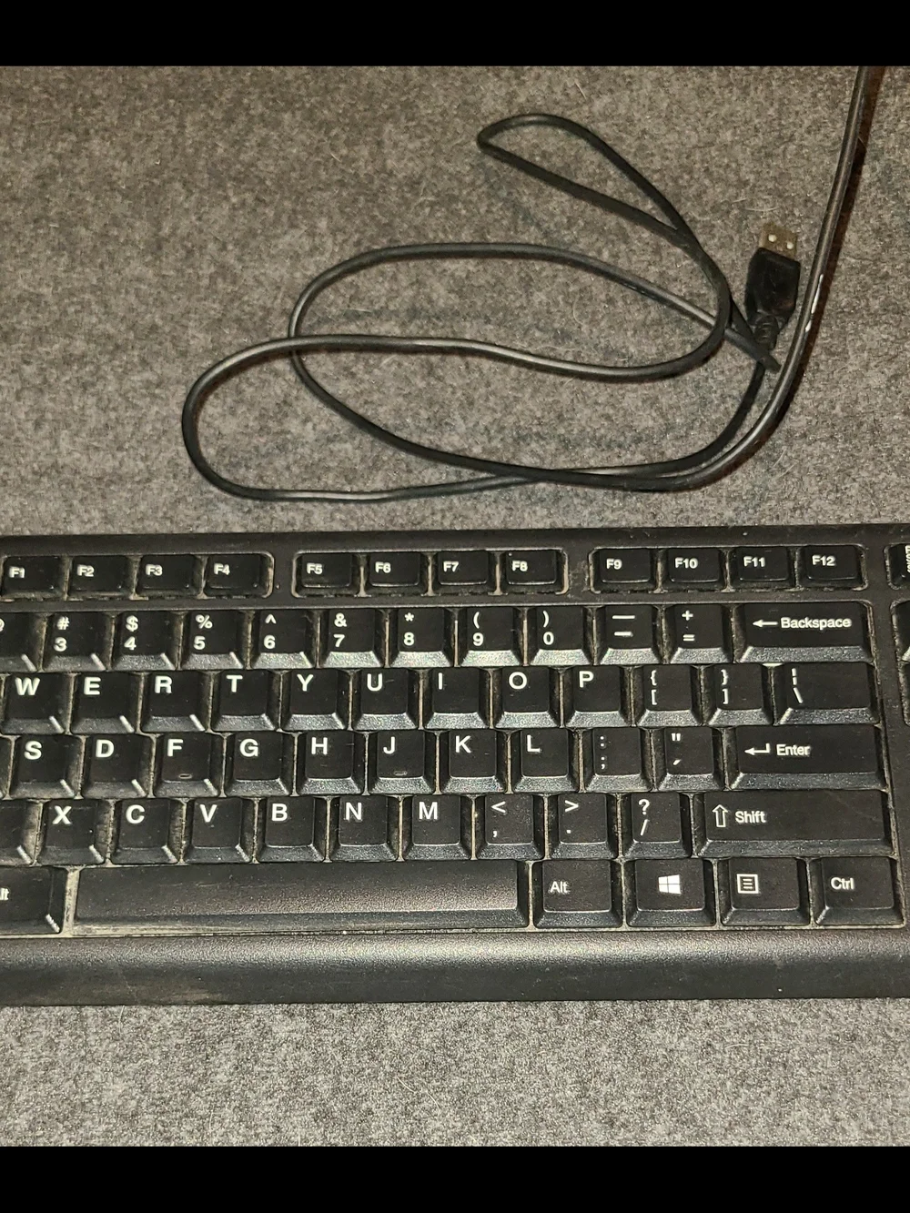 Genuine HP USB Wired PC Computer Keyboard W/ Risers Model SK-2085 Black Tested